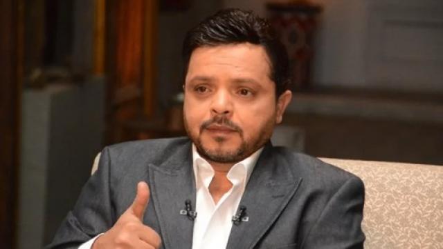 محمد هنيدي يستخدم الفوتوشوب ليظهر أكبر حجما بجوار حماقي وإسماعيل