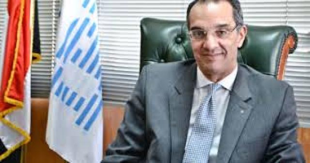 عمرو طلعت يدلى بصوته على التعديلات الدستورية بمدرسة الشيخ زايد