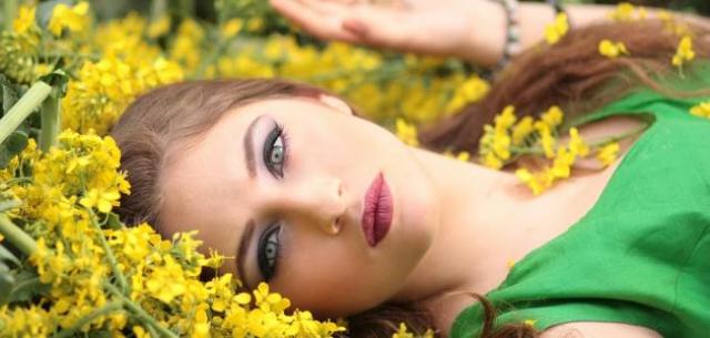 ذكية وجريئة ومتناقضة .. مواصفات أنثى برج الجوزاء