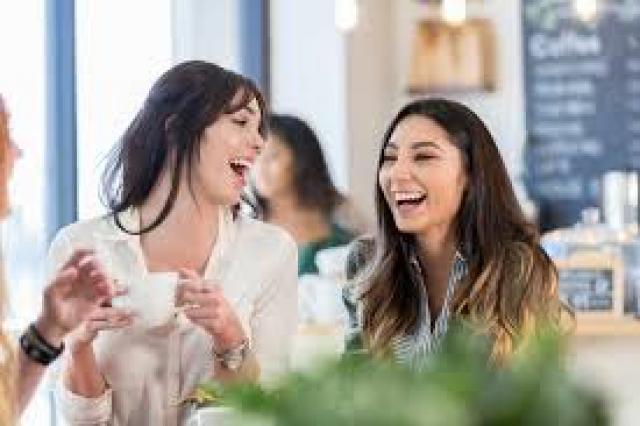 4 أبراج فرفوشة ومش بتحب النكد..الجوزاء بتضحك بدون مجهود