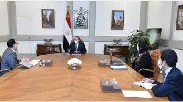 الرئيس السيسي يجتمع برئيس الوزراء ووزيرة الصناعة