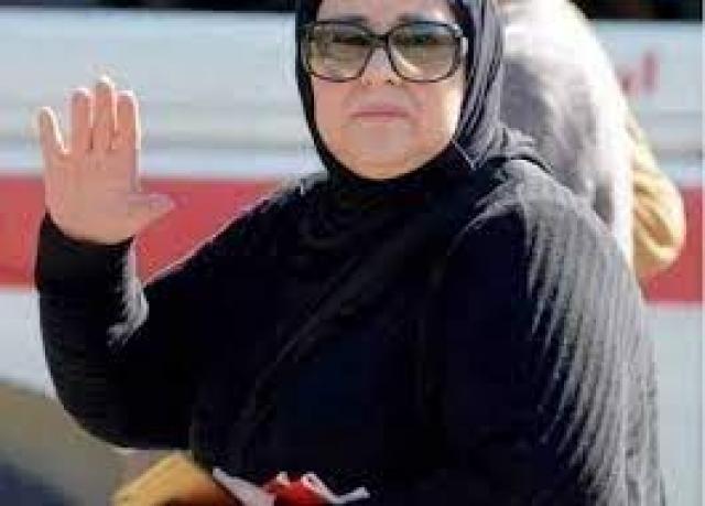 جثمان دلال عبد العزيز يغادر المستشفى  متجها الى مسجد المشير طنطاوى لصلاة الجنازة