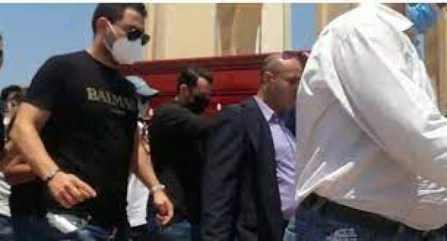 وصول جثمان عبد العزيز لمثواه الأخير بمقابر الوفاء والأمل