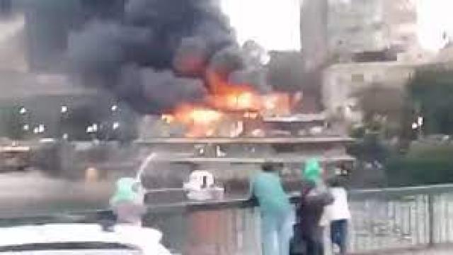 إندلاع حريق بعائمة نيلية فى الزمالك والحماية المدنية تحاول السيطرة على الحريق