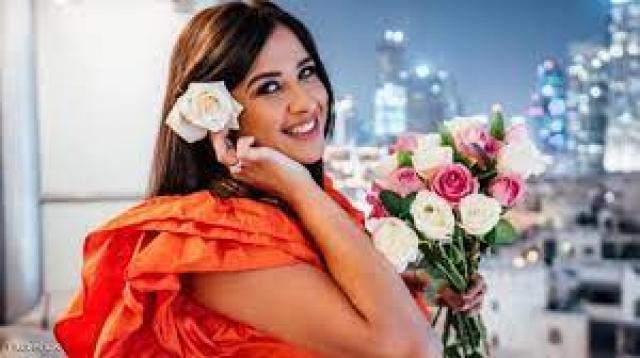 ياسمين عبد العزيز تواصل طريقها للشفاء بعد معاناة مع المرض