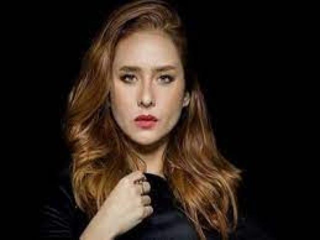 حدادا على وفاة دلال عبد العزيز.. نيللى كريم تؤجل عقد قرانها 3 أيام