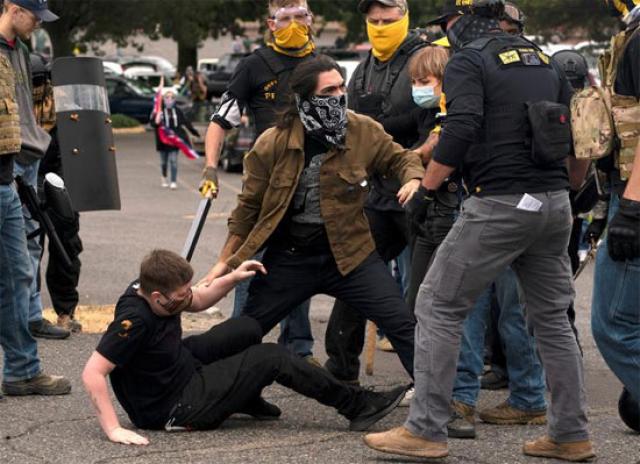 بورتلاند تشتعل.. أعمال عنف وإشتباكات وإطلاق نار بين المتظاهرين