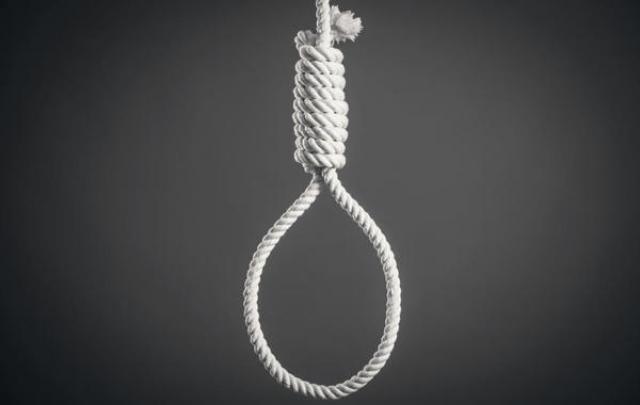 العثور علي ربة منزل مشنوقة داخل غرفتها | تفاصيل