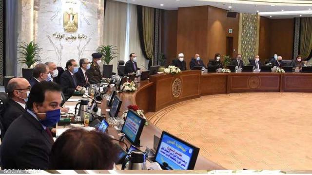 حقيقة قرارات الحكومة بشأن رفع الحد الأدنى للأجور وتعيين المعلمين