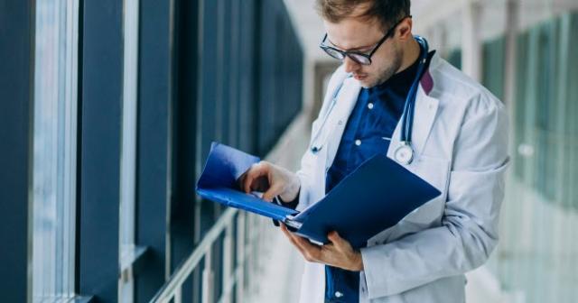 ثورة و غضب كبير من المعلميين بسبب قانون التحاليل الطبية