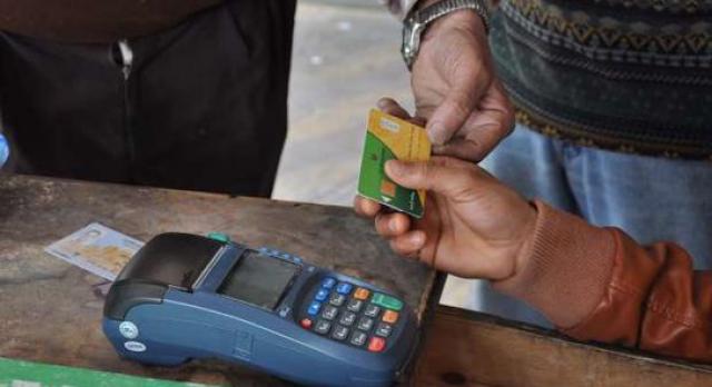 وزارة التموين تحذر بـ إيقاف البطاقات التموينية بسبب رسائل بون الخبز