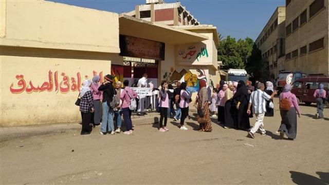 معلم أول لغة إنجليزية يتحدث عن مدي سهولة امتحان اللغة الأنجليزية المقام اليوم للثانوية العامة