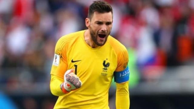 نجم منتخب فرنسا يعلن اعتزاله رسمياً | تفاصيل