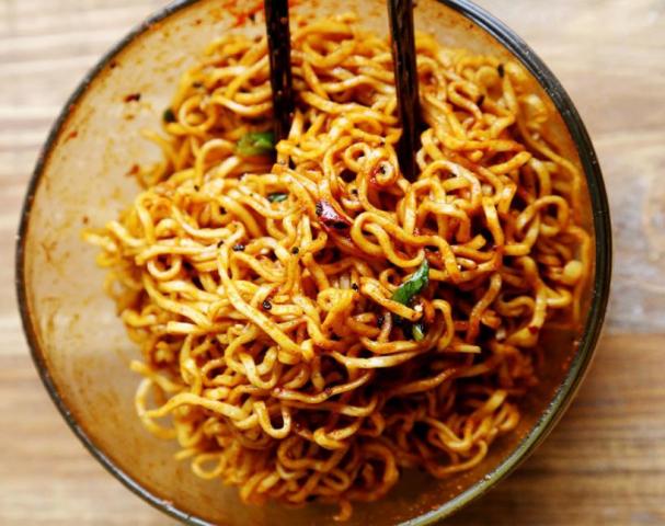 طفلان يقتلان صديقهما لشراء الإندومي