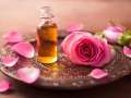 فوائد زيت الورد للبشرة، يرطبها...