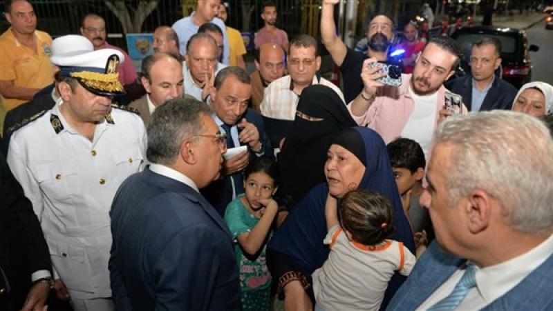 جانب من لقاء المحافظ بالمواطنين