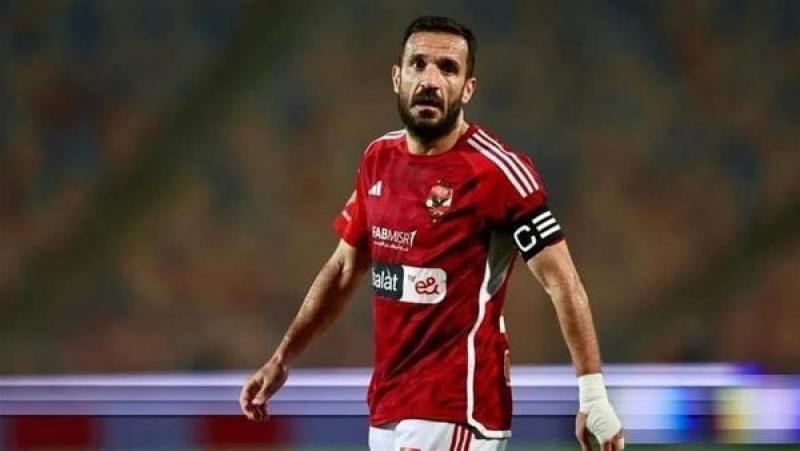 علي معلول لاعب الأهلي