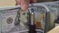 مفاجأة.. الدولار يهبط لأدنى مستوى...