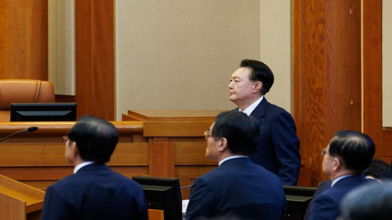 الرئيس الكوري الجنوبي المعزول يطلب من المحكمة إخلاء سبيله