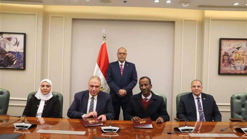 جانب من توقيع الاتفاقية