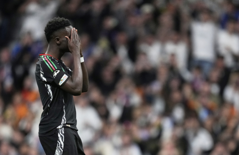 ساكا يرفض هدية تقنية الفار أمام ريال مدريد