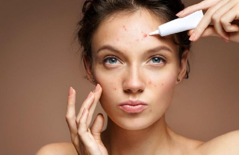 الطفح الجلدي على الوجه.. متى يكون جرس إنذار لأمراض باطنية خفية؟