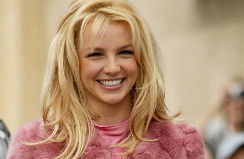 بريتني سبيرز تعتذر عن الفضيحة التي تسببت بها على متن الطائرة