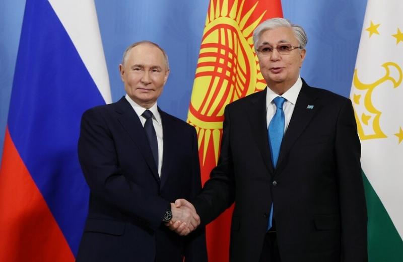 توكايف يهنئ بوتين بيوم روسيا