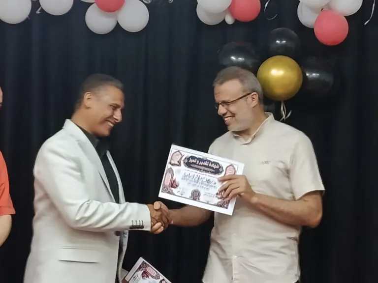 مدارس وجامعات