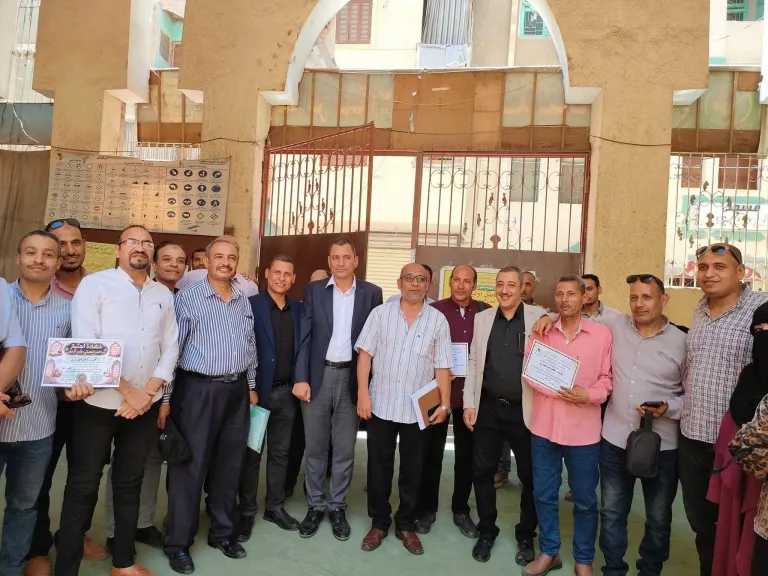 مدارس وجامعات
